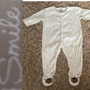 6/$20 SMILE Cozy Cream Baby One Piece with Bear Feet Size 62 (3-6Months)
